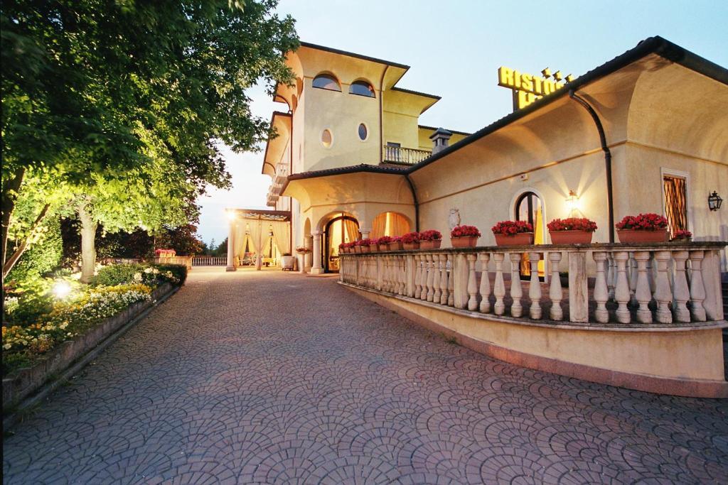 Villa Belvedere 1849 Misano di Gera dʼAdda Exterior foto